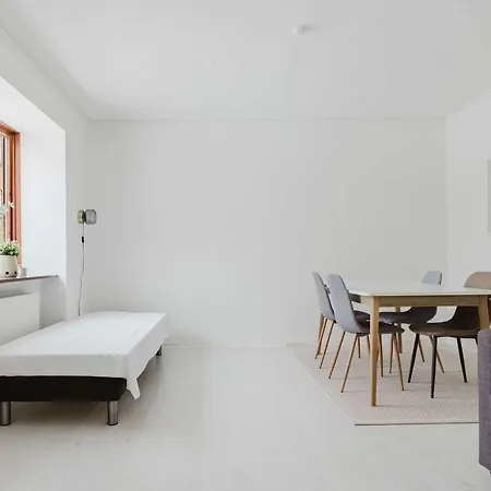 Апартаменты Expat Stylish Long Term Flat *